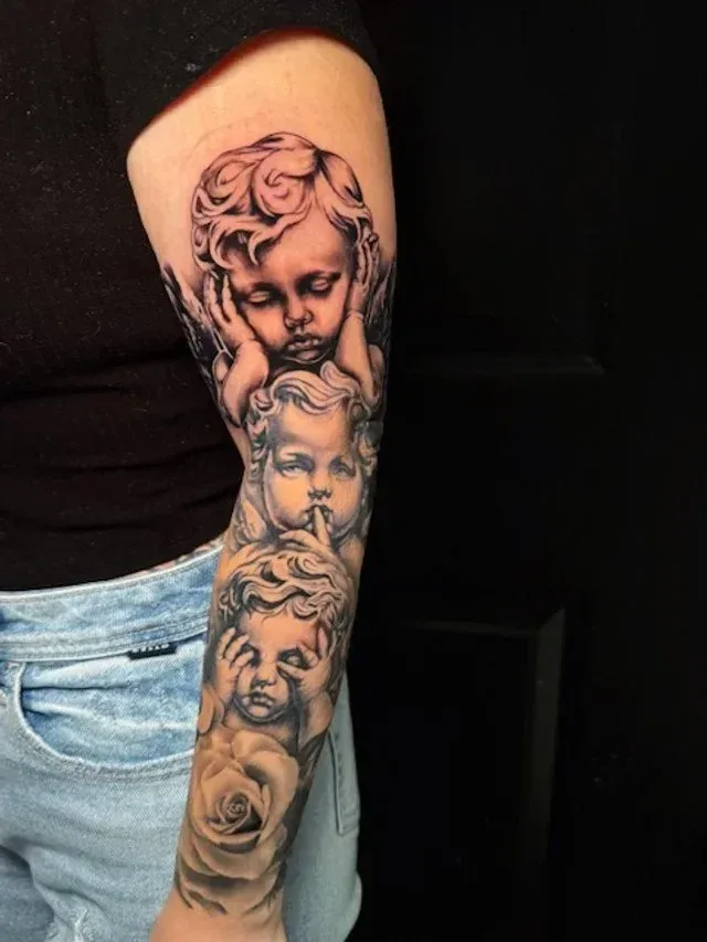 Four cherubs and a rose — Carlitos Sanchez